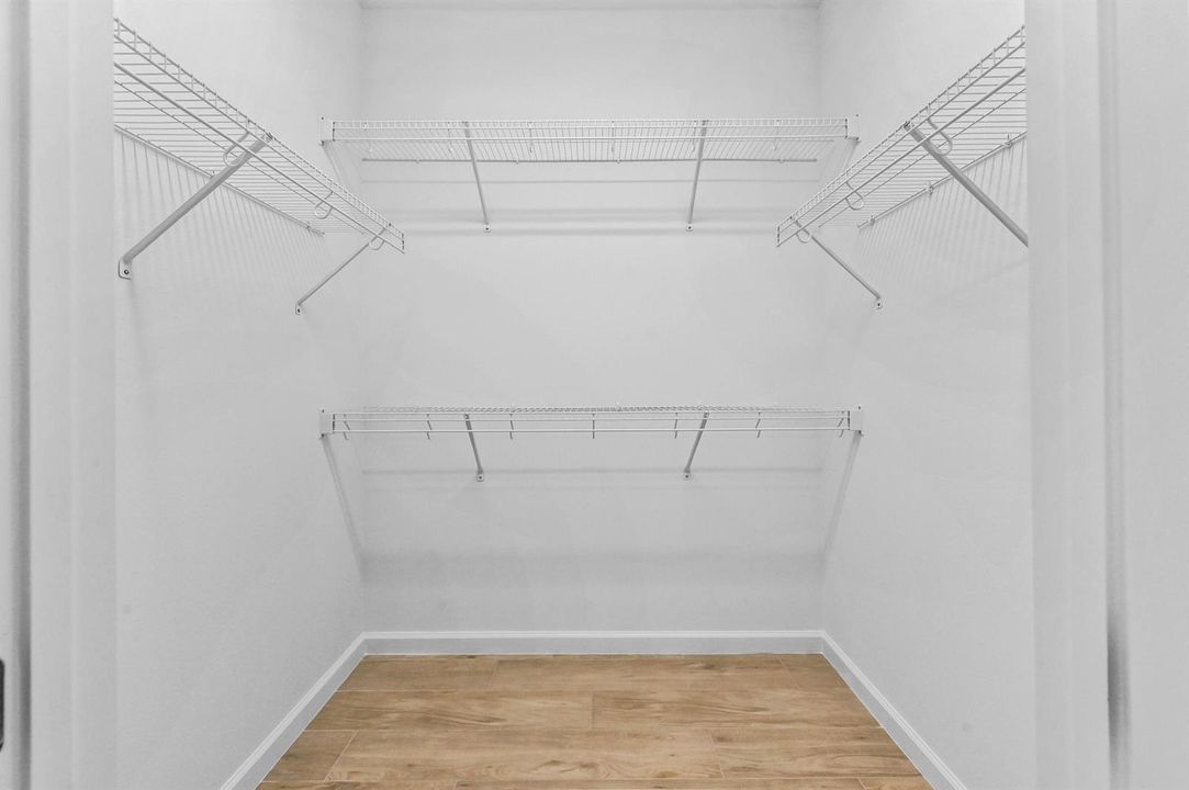 30 Closet 01