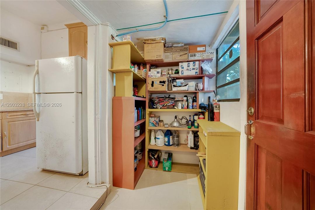 На продажу: $379,900 (3 спален, 1 ванн, 1291 Квадратных фут)