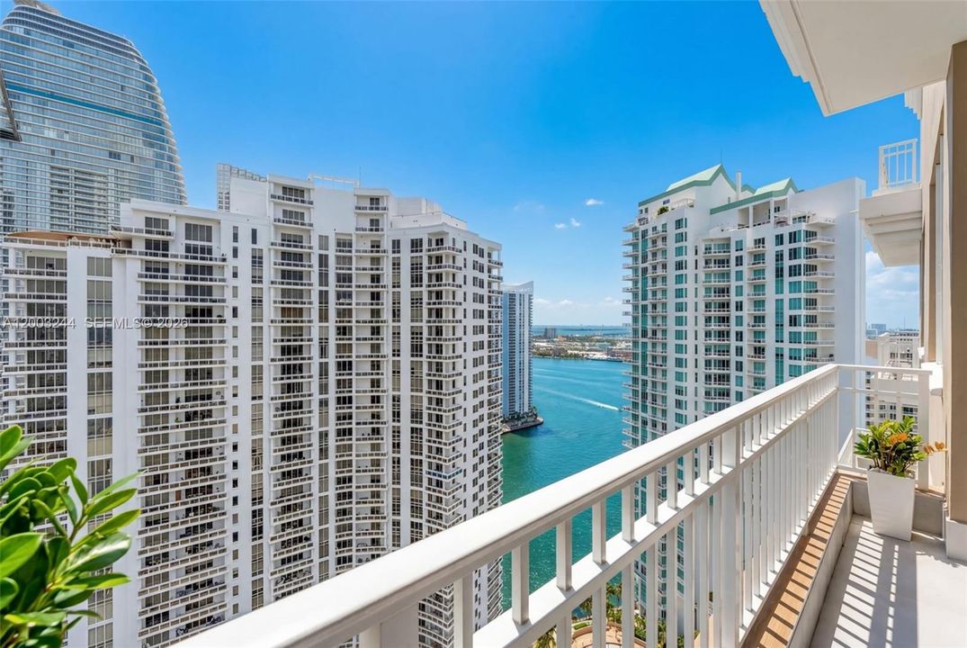 For Sale: $4,350,000 (3 beds, 3 baths, 2701 Square Feet)
