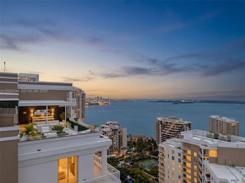 For Sale: $4,350,000 (3 beds, 3 baths, 2701 Square Feet)
