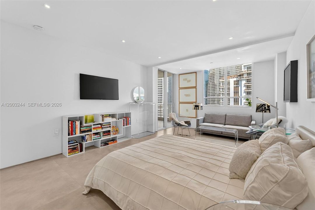 For Sale: $4,350,000 (3 beds, 3 baths, 2701 Square Feet)