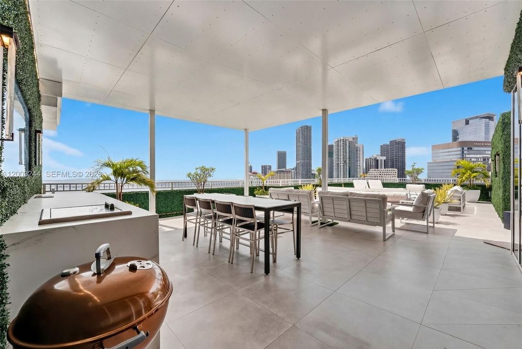 For Sale: $4,350,000 (3 beds, 3 baths, 2701 Square Feet)