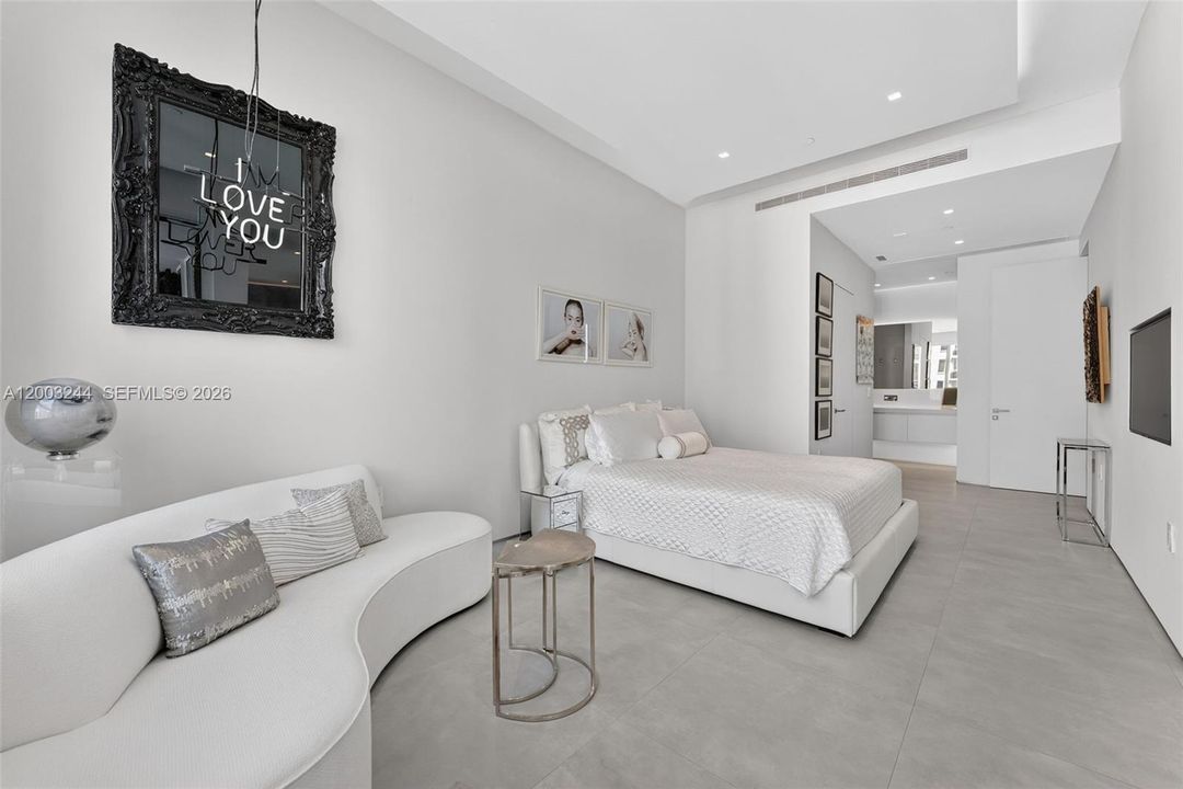 For Sale: $4,350,000 (3 beds, 3 baths, 2701 Square Feet)