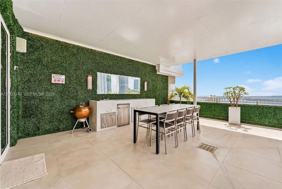 For Sale: $4,350,000 (3 beds, 3 baths, 2701 Square Feet)