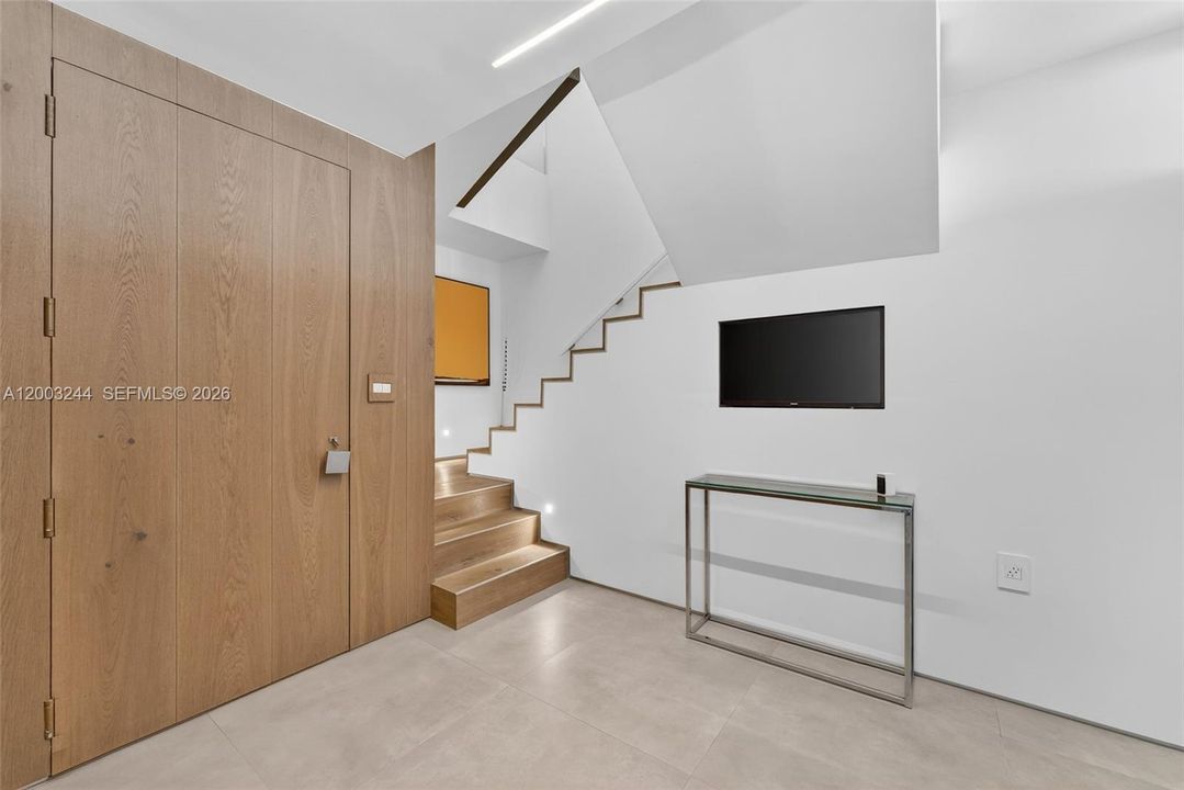 For Sale: $4,350,000 (3 beds, 3 baths, 2701 Square Feet)