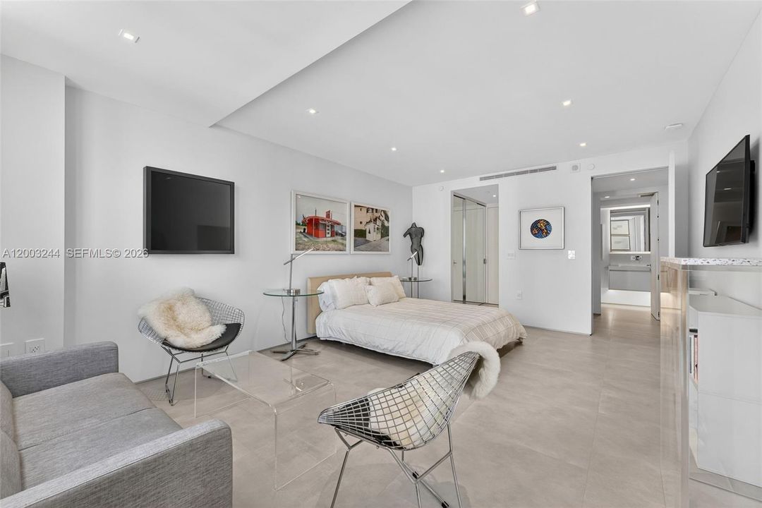 For Sale: $4,350,000 (3 beds, 3 baths, 2701 Square Feet)