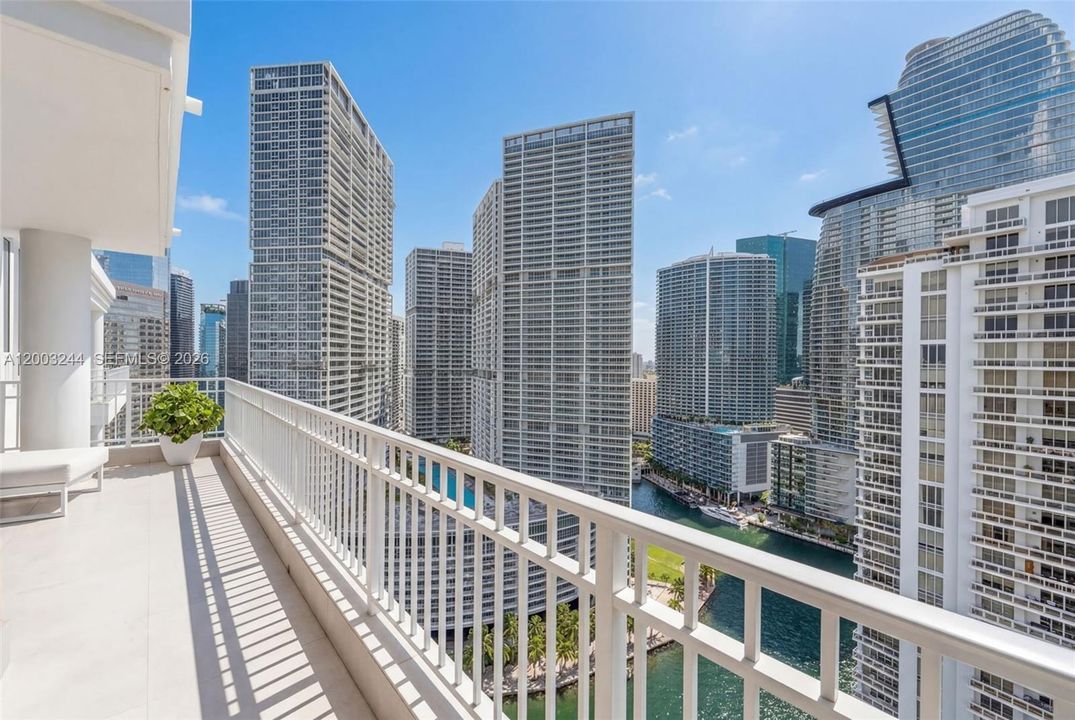 For Sale: $4,350,000 (3 beds, 3 baths, 2701 Square Feet)