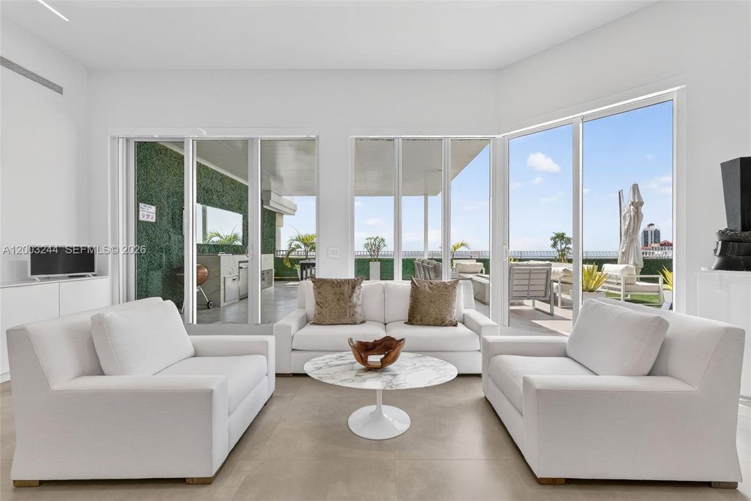 For Sale: $4,350,000 (3 beds, 3 baths, 2701 Square Feet)