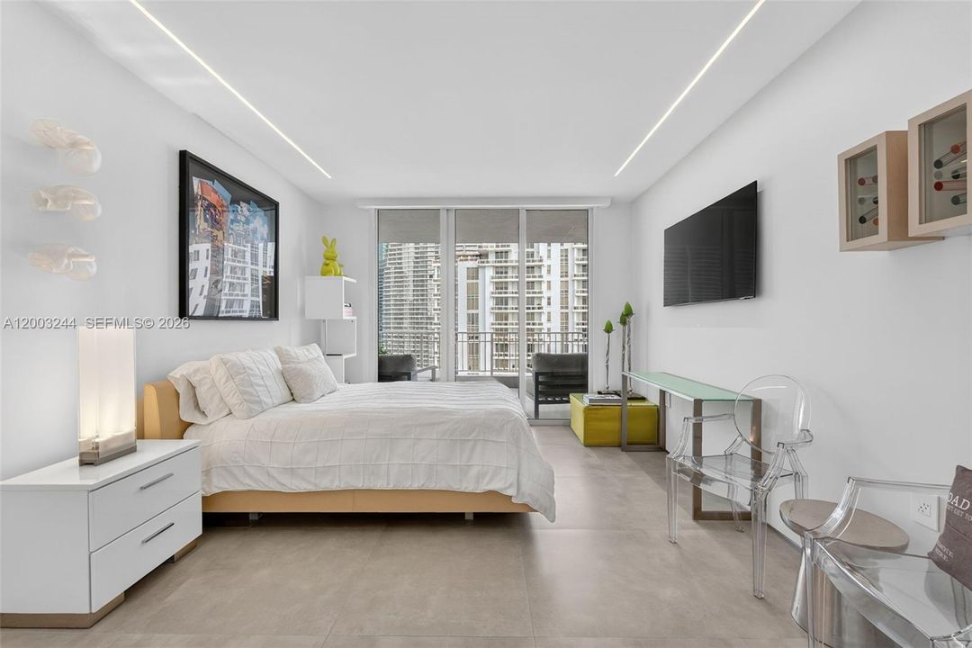 For Sale: $4,350,000 (3 beds, 3 baths, 2701 Square Feet)