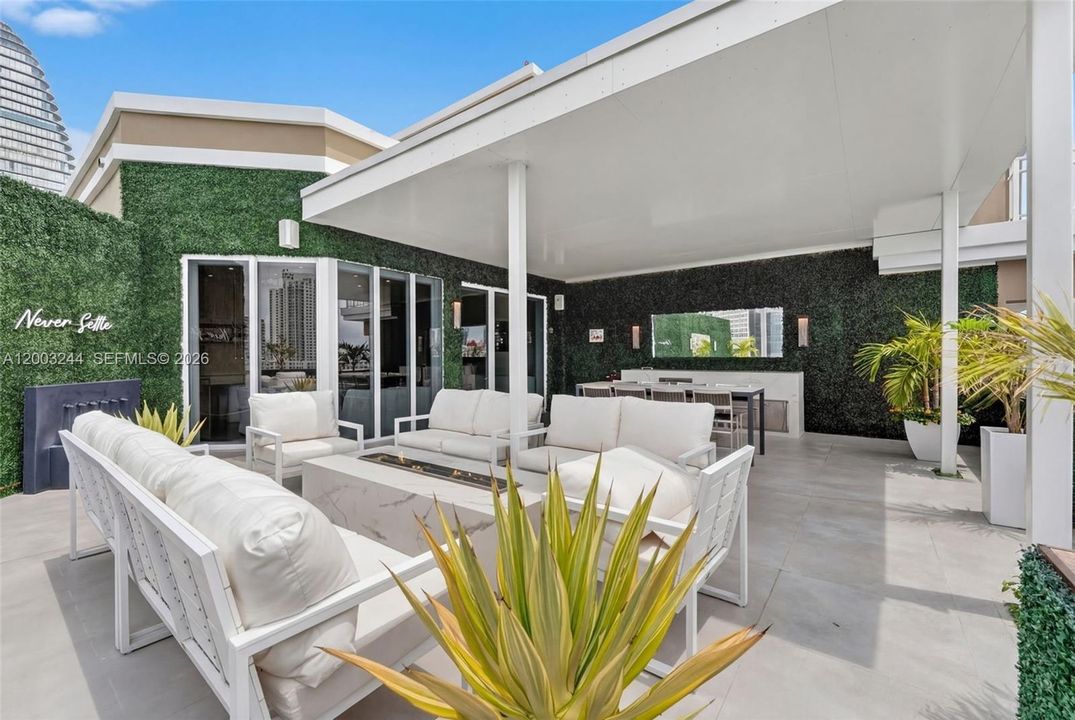 For Sale: $4,350,000 (3 beds, 3 baths, 2701 Square Feet)