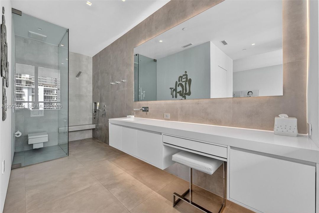 For Sale: $4,350,000 (3 beds, 3 baths, 2701 Square Feet)