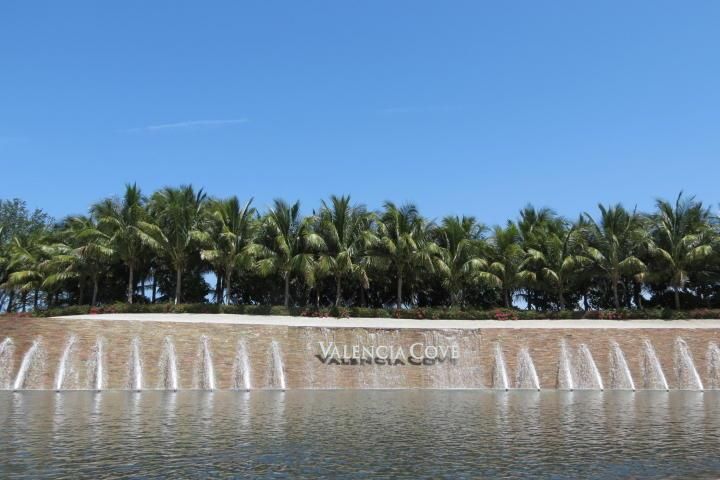 Valencia Cove Gate