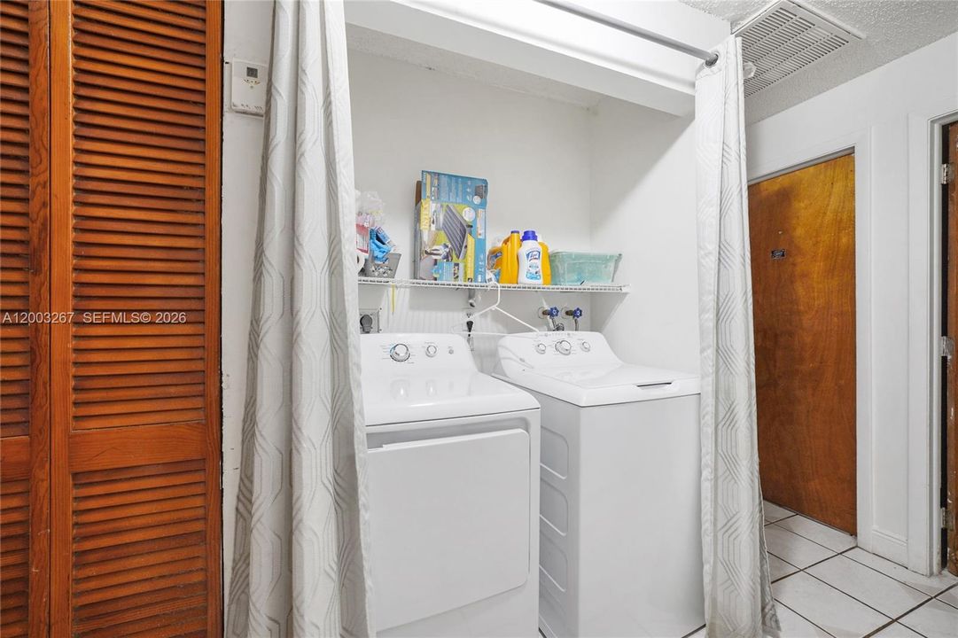 En Venta: $393,900 (3 camas, 2 baños, 1120 Pies cuadrados)