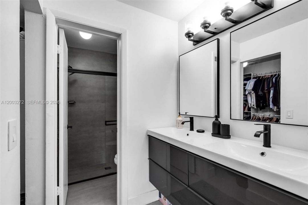Double sink vanity