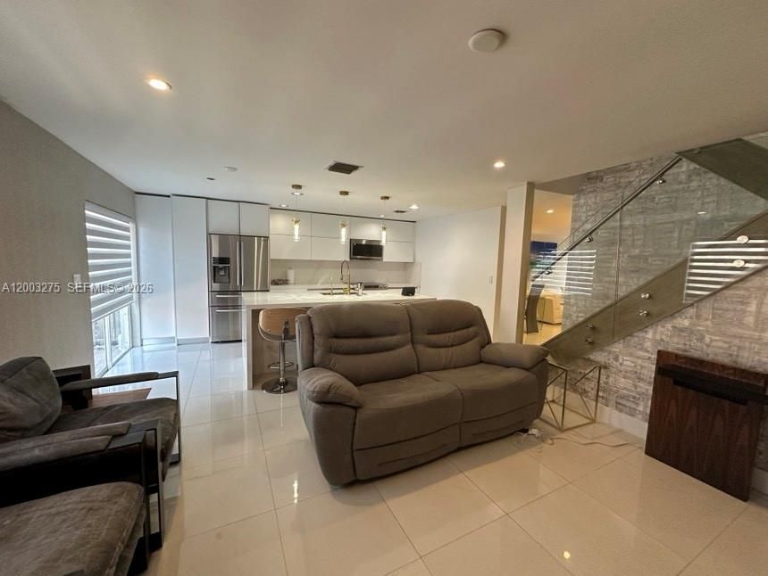 Recently Sold: $614,000 (3 beds, 2 baths, 1743 Square Feet)