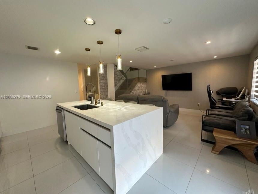 Recently Sold: $614,000 (3 beds, 2 baths, 1743 Square Feet)