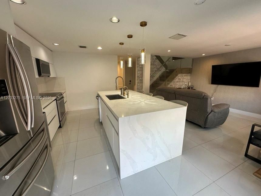 Recently Sold: $614,000 (3 beds, 2 baths, 1743 Square Feet)