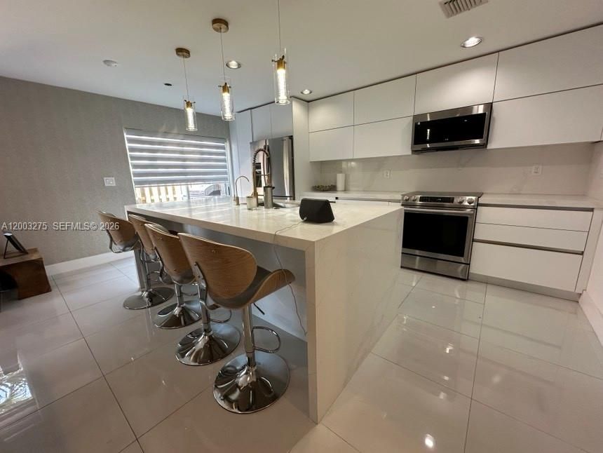 Recently Sold: $614,000 (3 beds, 2 baths, 1743 Square Feet)