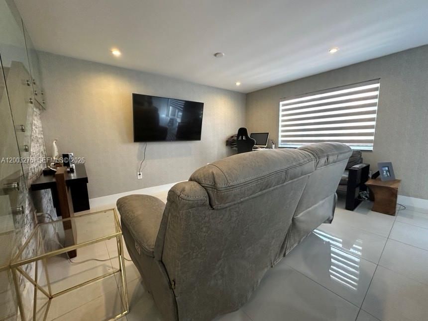 Recently Sold: $614,000 (3 beds, 2 baths, 1743 Square Feet)