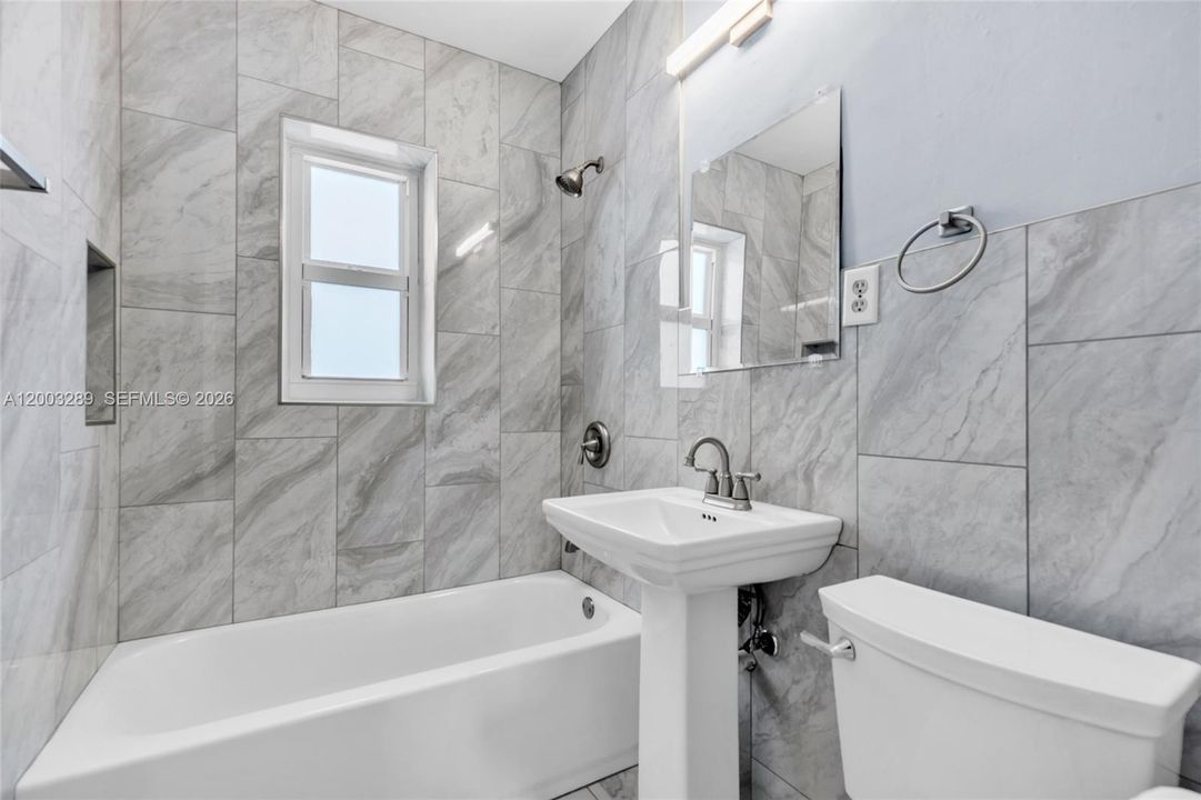 Recientemente alquilado: $3,500 (3 camas, 2 baños, 1320 Pies cuadrados)