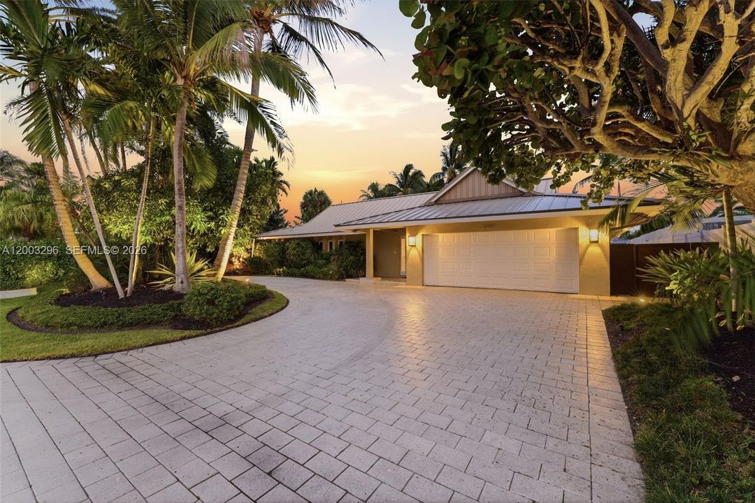 For Sale: $3,150,000 (3 beds, 2 baths, 2450 Square Feet)