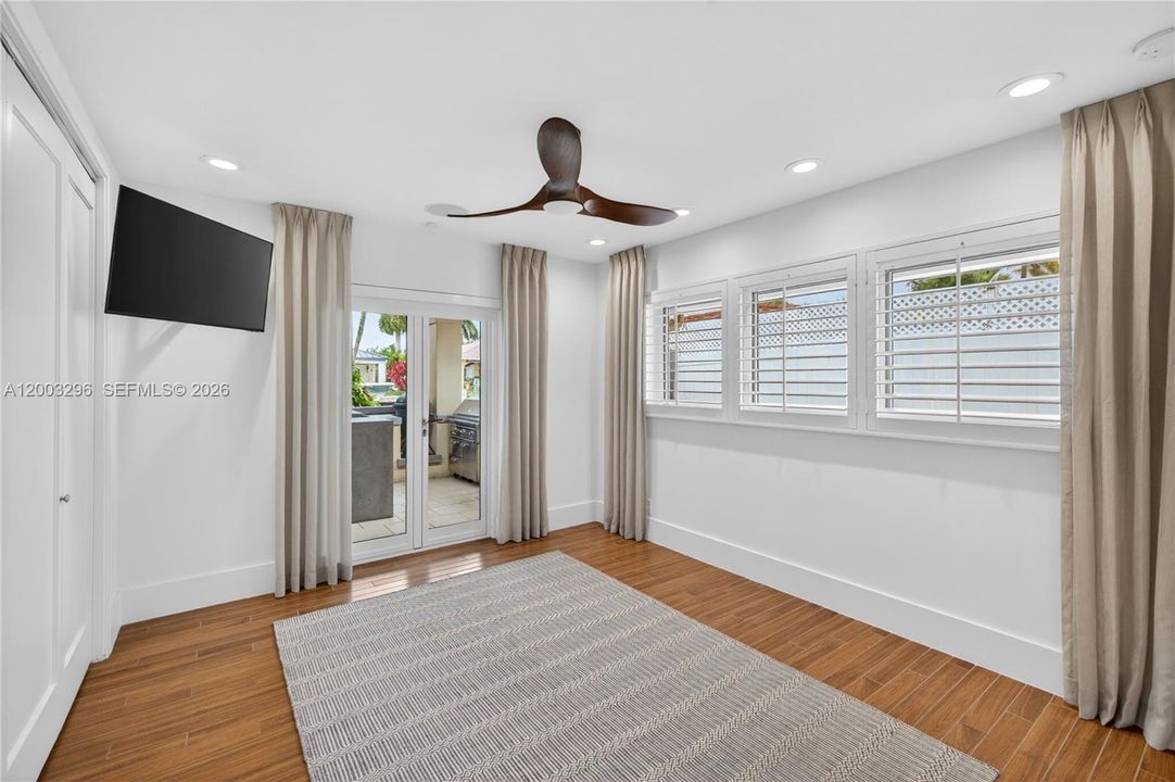 For Sale: $3,150,000 (3 beds, 2 baths, 2450 Square Feet)