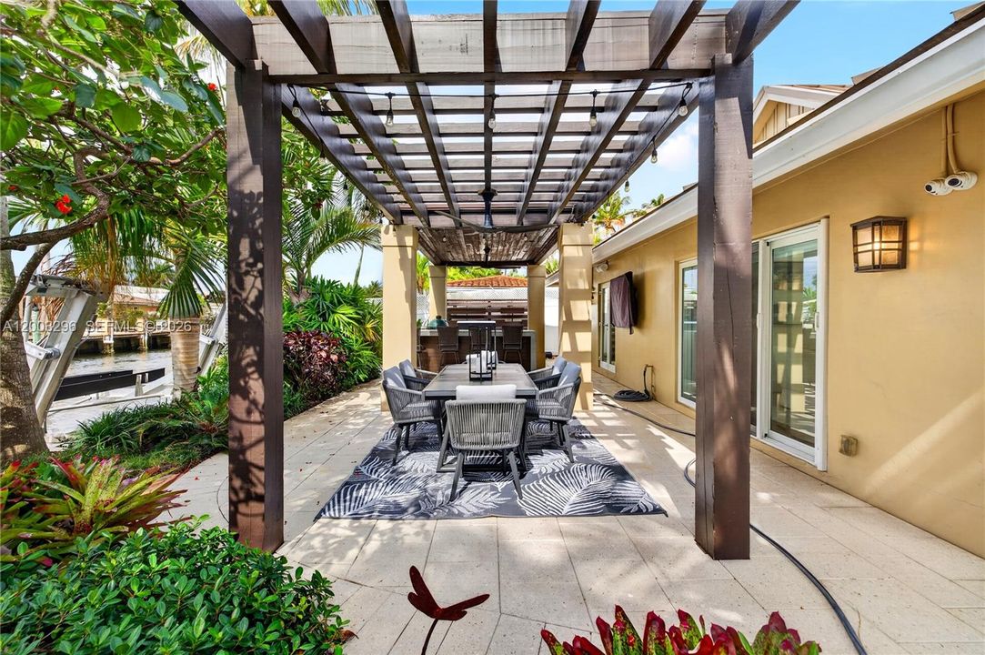 For Sale: $3,150,000 (3 beds, 2 baths, 2450 Square Feet)