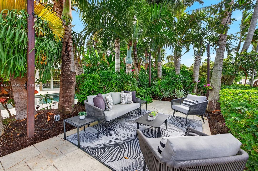 For Sale: $3,150,000 (3 beds, 2 baths, 2450 Square Feet)