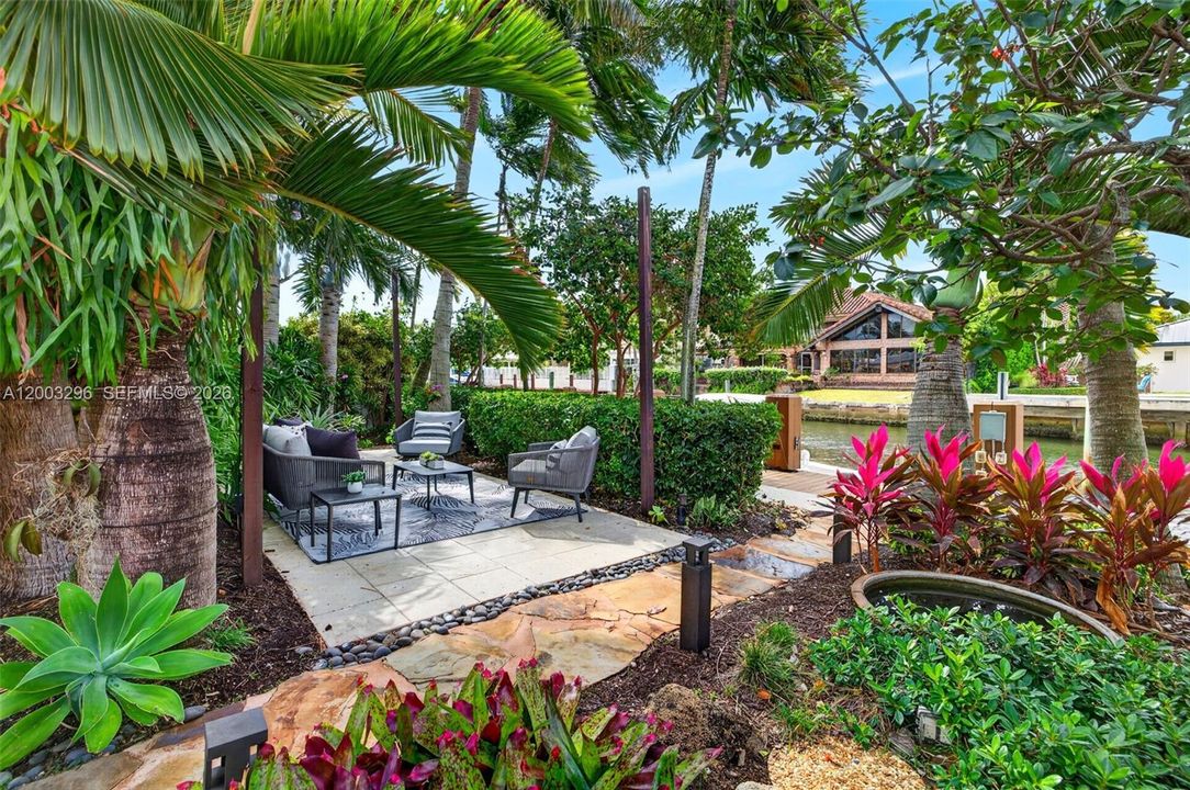 For Sale: $3,150,000 (3 beds, 2 baths, 2450 Square Feet)
