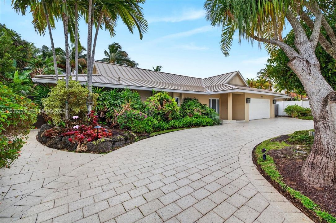 For Sale: $3,150,000 (3 beds, 2 baths, 2450 Square Feet)
