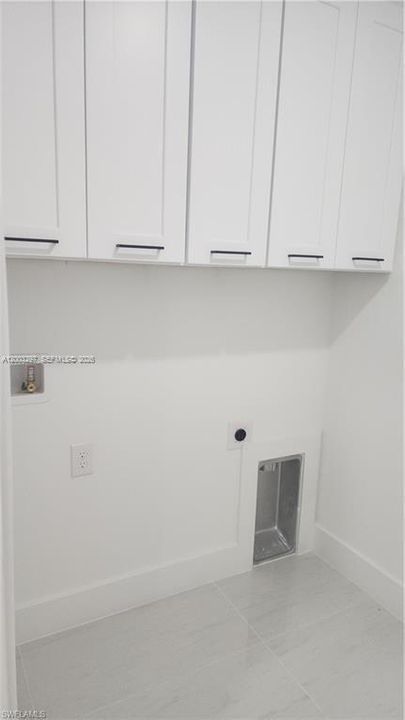 На продажу: $324,900 (3 спален, 2 ванн, 1684 Квадратных фут)