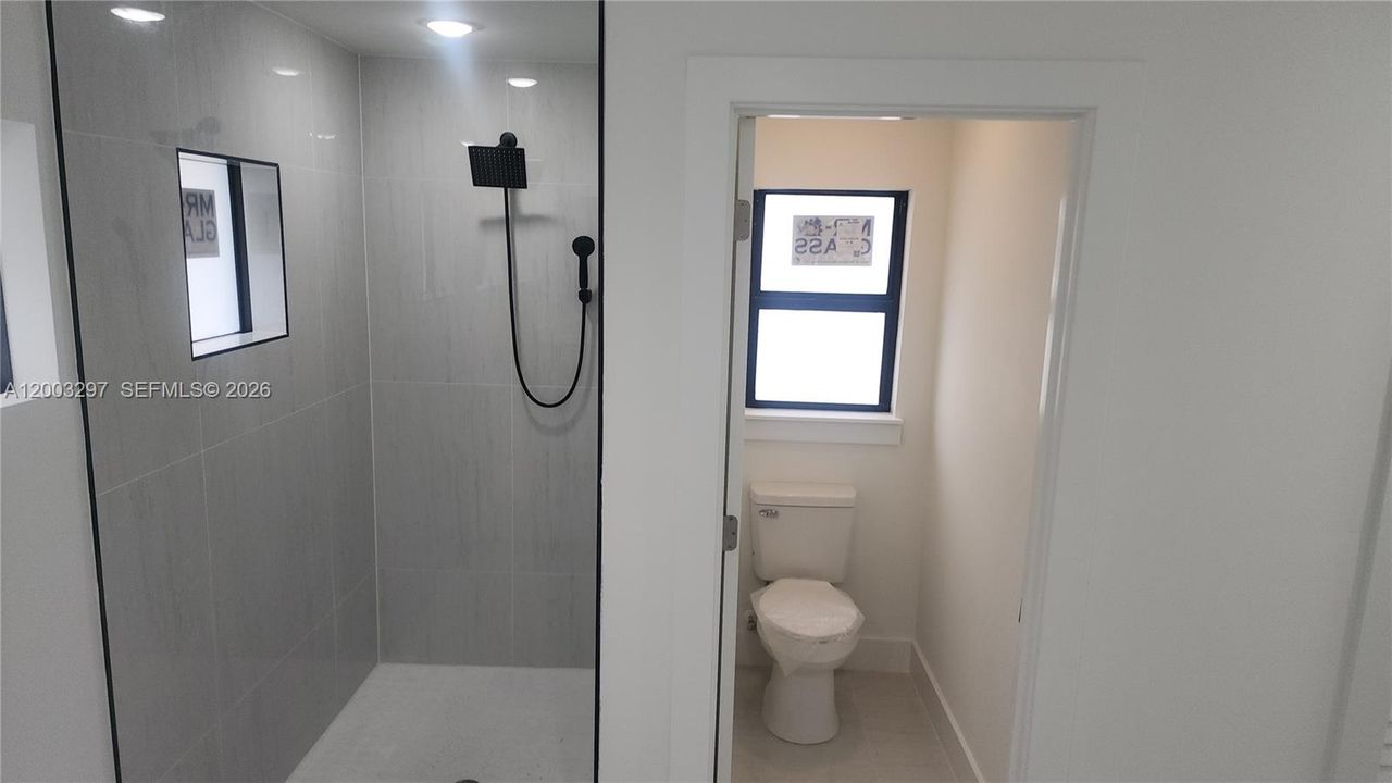 На продажу: $324,900 (3 спален, 2 ванн, 1684 Квадратных фут)