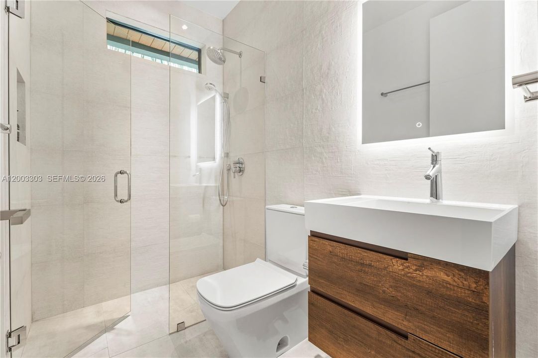 First floor ensuite bath