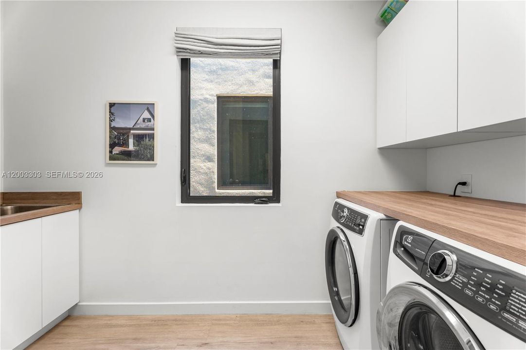 Large 2nd floor laundry-utility room