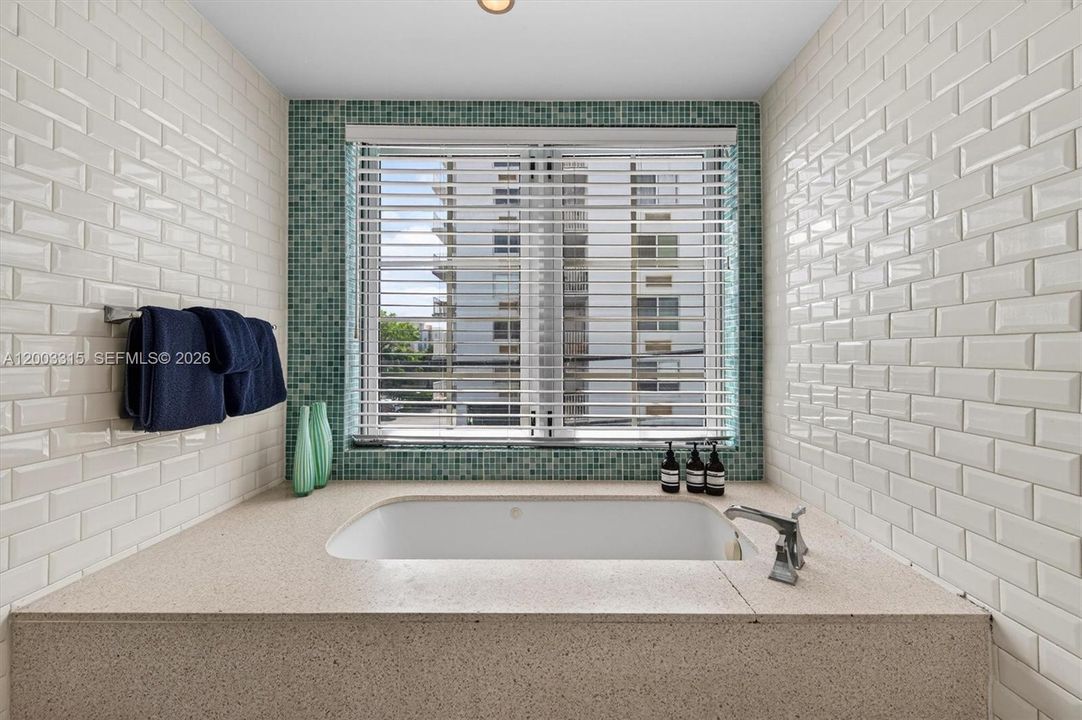 Activo con contrato: $829,000 (1 camas, 1 baños, 894 Pies cuadrados)