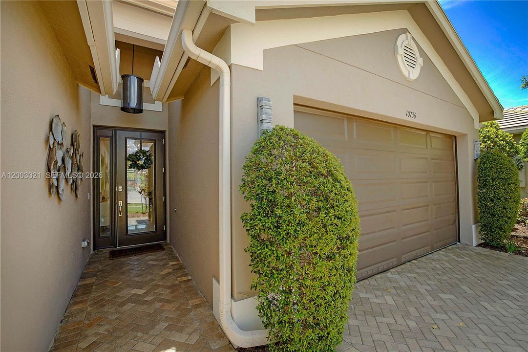 En Venta: $600,000 (2 camas, 2 baños, 1716 Pies cuadrados)