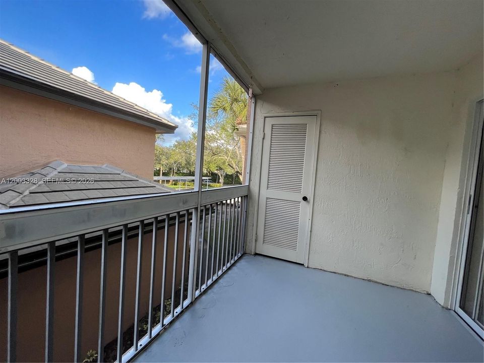 Active With Contract: $1,675 (1 beds, 1 baths, 700 Square Feet)