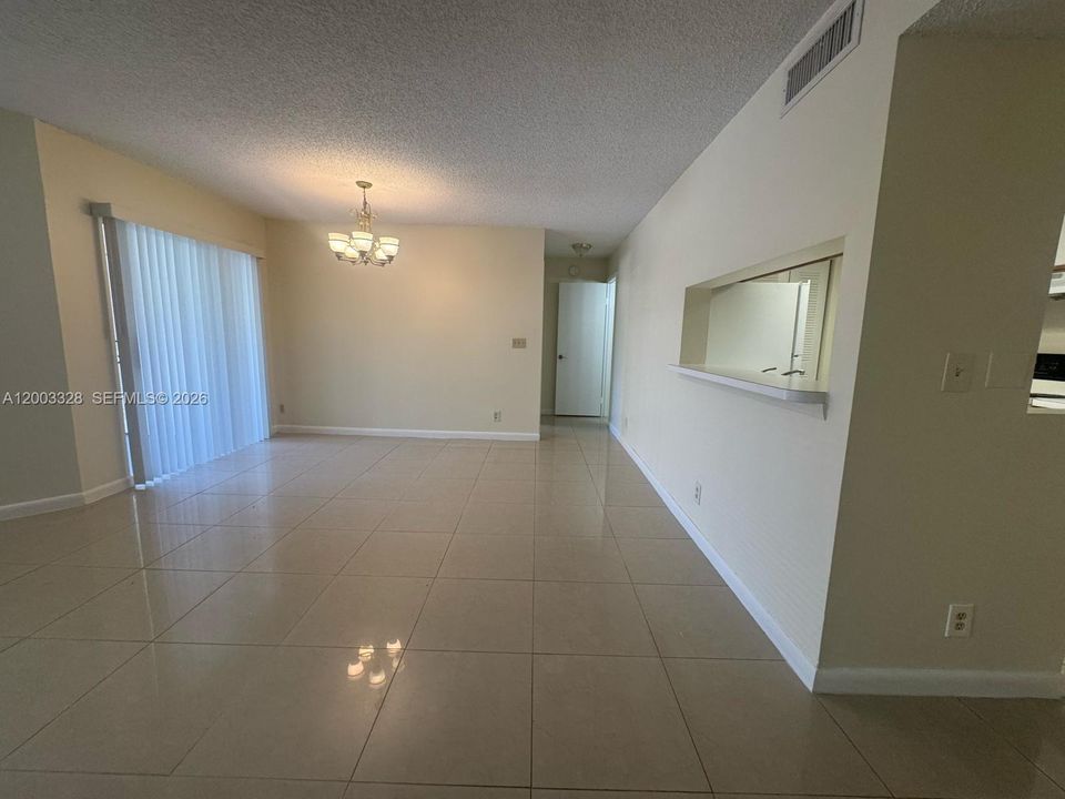 Active With Contract: $1,675 (1 beds, 1 baths, 700 Square Feet)