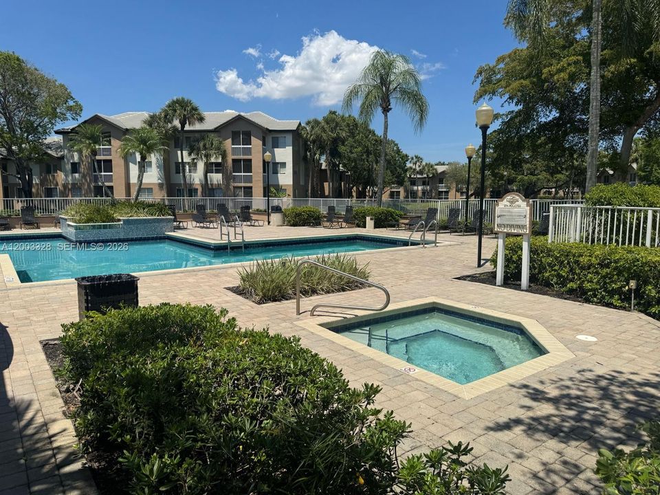 Active With Contract: $1,675 (1 beds, 1 baths, 700 Square Feet)