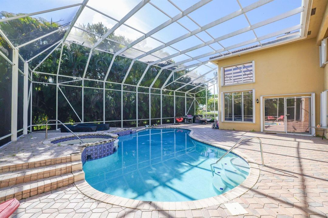 19234 S Creekshore