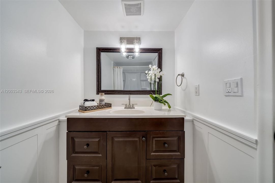 Master Bathroom 4770 NW 21st St #208 Lauderhill, Fl
