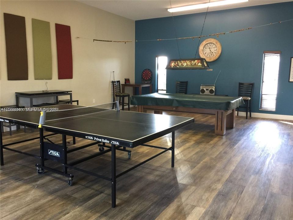 POOL & PING BONG TABLES