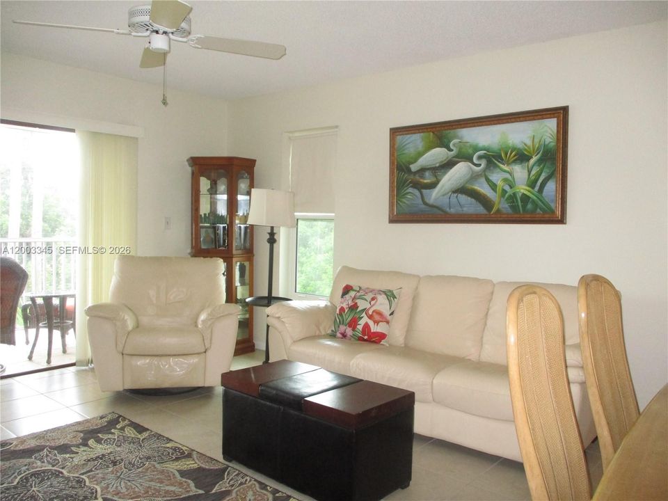 For Sale: $220,000 (2 beds, 2 baths, 1084 Square Feet)