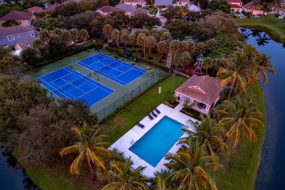 494 Enfield Ct