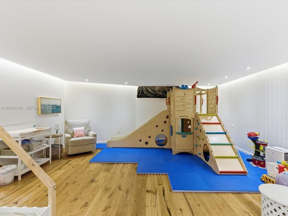 For Sale: $2,900,000 (3 beds, 3 baths, 2943 Square Feet)