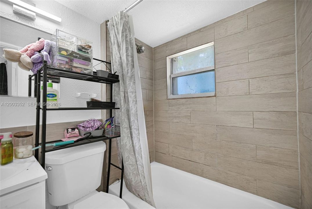 Activo con contrato: $549,000 (0 camas, 0 baños, 1056 Pies cuadrados)