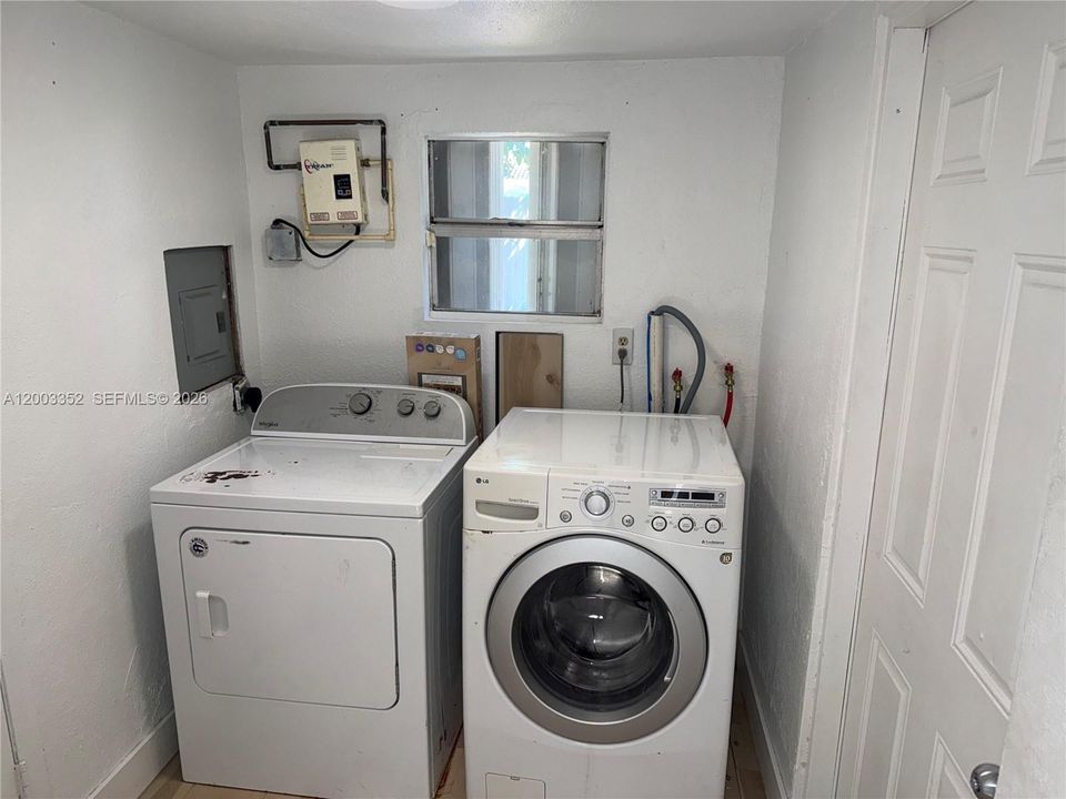Activo con contrato: $549,000 (0 camas, 0 baños, 1056 Pies cuadrados)