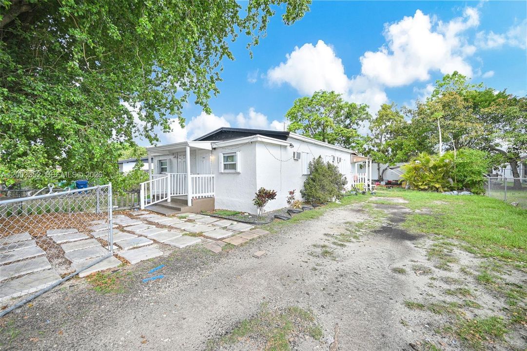 Activo con contrato: $549,000 (0 camas, 0 baños, 1056 Pies cuadrados)