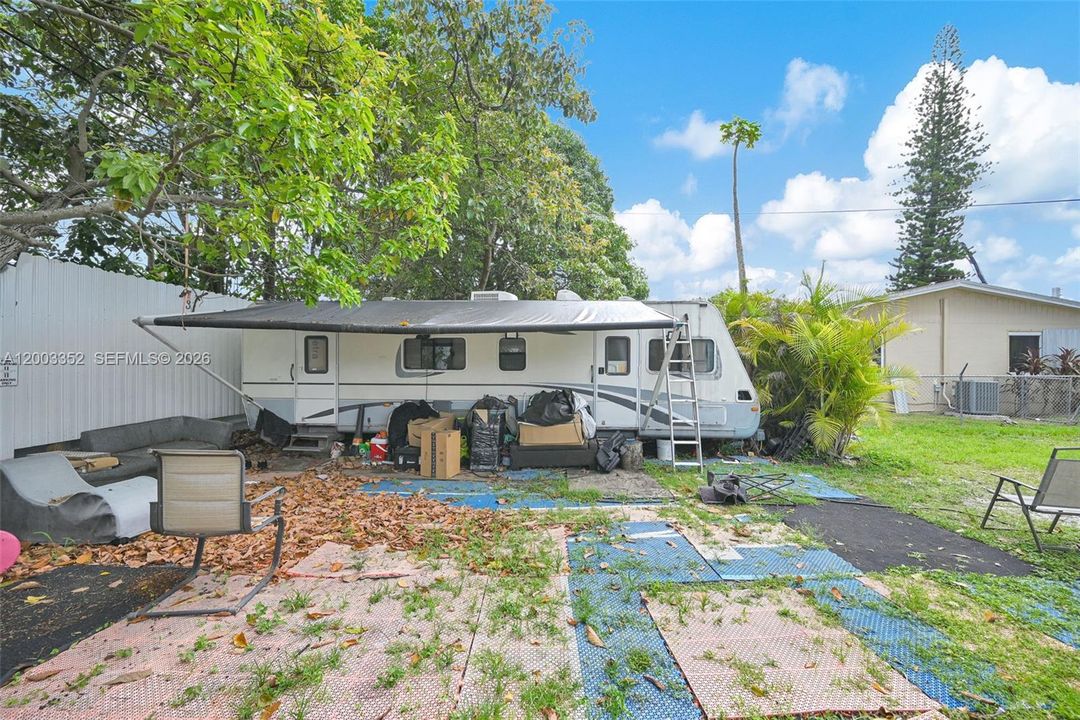 Activo con contrato: $549,000 (0 camas, 0 baños, 1056 Pies cuadrados)