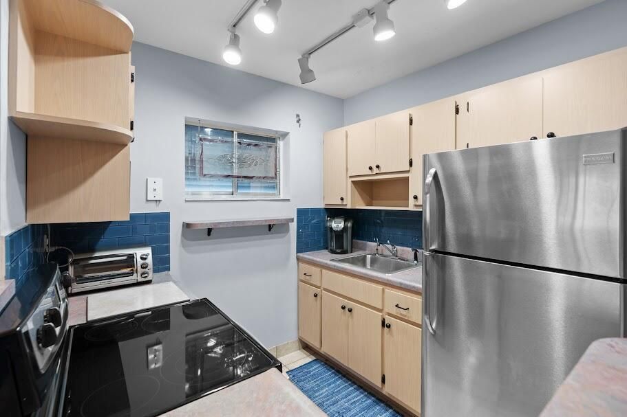 2170 SE 51 Ct 18